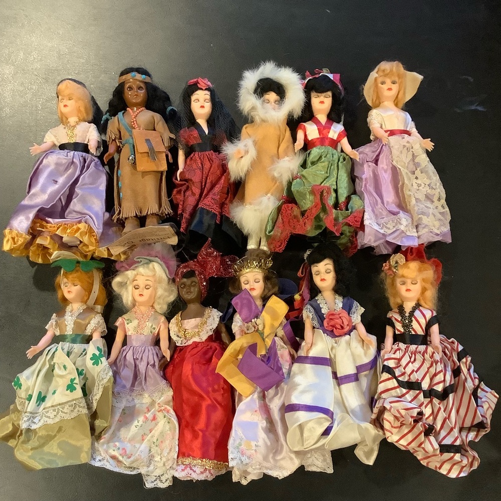 Vintage 1950’s travel dolls asst. countries,11+1 heritage doll Oglala Sioux